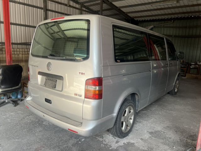 私人企業自用車  9人座加長版  6速自排 174匹馬力 車況優 內裝皮件乾淨完整 後座空調 遮陽簾  第3張相片