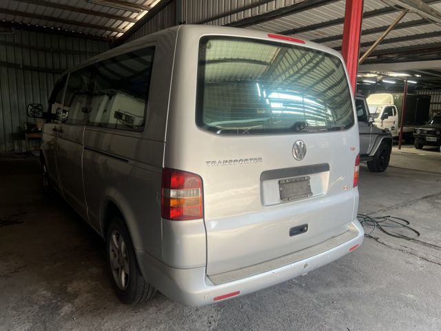 私人企業自用車  9人座加長版  6速自排 174匹馬力 車況優 內裝皮件乾淨完整 後座空調 遮陽簾  第4張相片