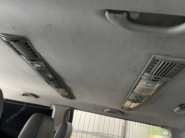 私人企業自用車  9人座加長版  6速自排 174匹馬力 車況優 內裝皮件乾淨完整 後座空調 遮陽簾  第9張相片