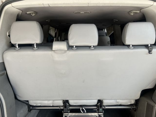 私人企業自用車  9人座加長版  6速自排 174匹馬力 車況優 內裝皮件乾淨完整 後座空調 遮陽簾  第11張相片