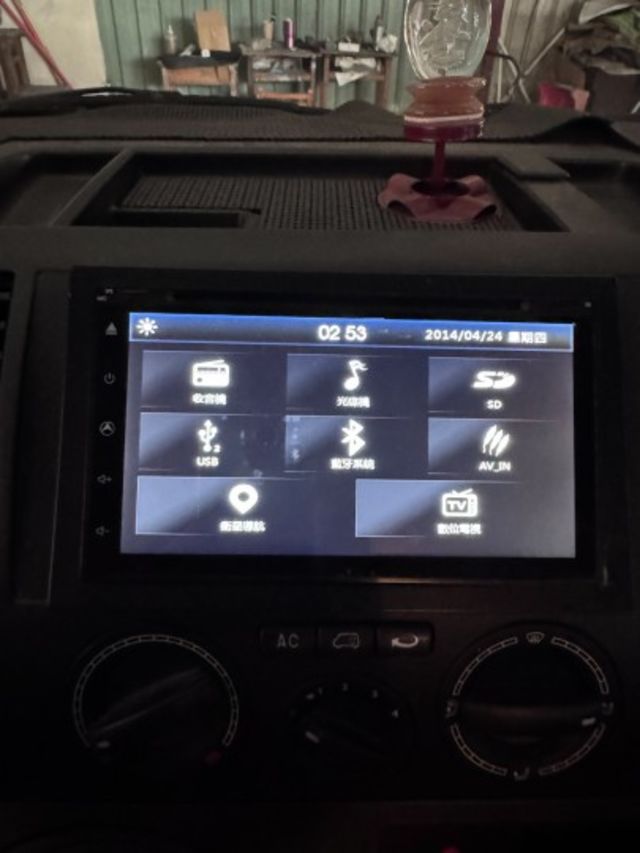 私人企業自用車  9人座加長版  6速自排 174匹馬力 車況優 內裝皮件乾淨完整 後座空調 遮陽簾  第16張相片