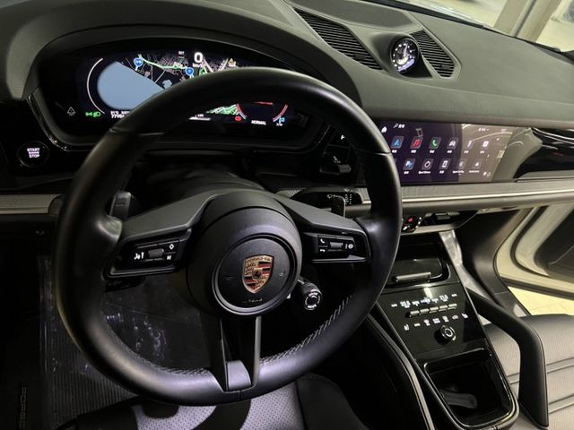 2024年式24年領牌 全程原廠保養 原廠保固中 小改款 液晶螢幕 導航 跑計 全景天窗 腳踢尾門 車道維持 摸門  第7張相片