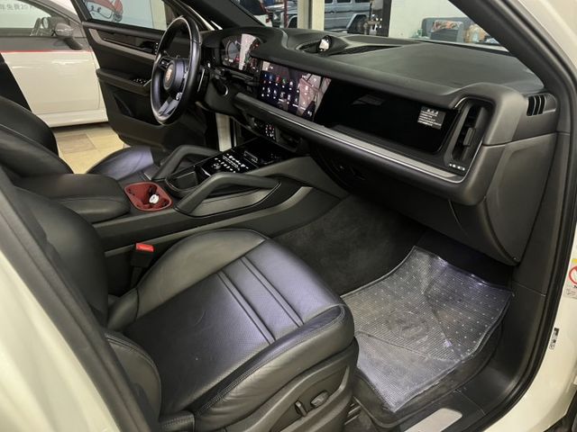 2024年式24年領牌 全程原廠保養 原廠保固中 小改款 液晶螢幕 導航 跑計 全景天窗 腳踢尾門 車道維持 摸門  第9張相片