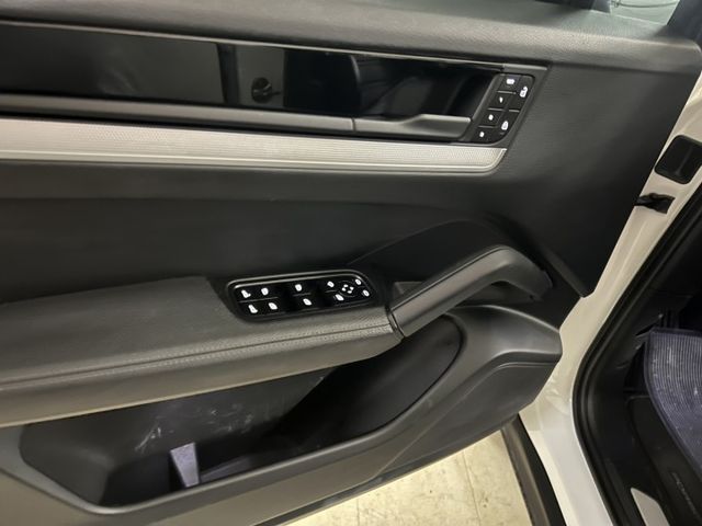 2024年式24年領牌 全程原廠保養 原廠保固中 小改款 液晶螢幕 導航 跑計 全景天窗 腳踢尾門 車道維持 摸門  第11張相片