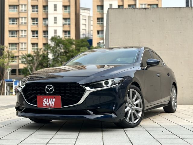 新版2020年式 頂級版 正一手車 全程原廠保養  ACC跟車 18吋鋁圈 盲點 電子手煞車  第1張相片