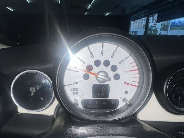 總代理5門CLUB MAN1.6S版 僅跑10萬公里 里程保證 認證車 全車原鈑件 保養剛完成  第20張相片