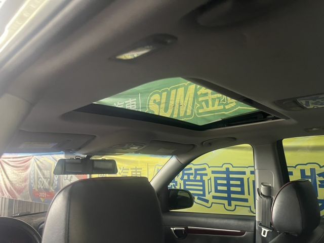 柴油7人座 天窗 雙前座電動椅 倒車影像 安昨機 抬頭顯示器 前後行車紀錄器 全車原鈑件 里程保證  第11張相片