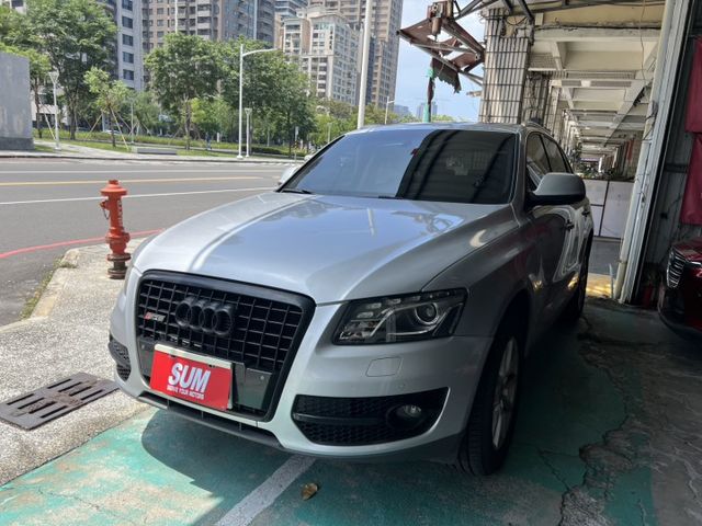 12年式 一年僅跑8千公里 全車原鈑件 全景天窗 雙電動舒適記憶座椅 雙區恆溫 電動尾門 HID頭燈方向盤快撥  第1張相片
