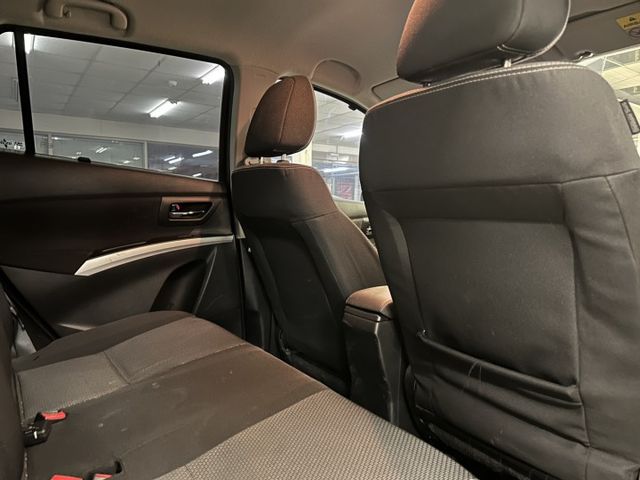 僅跑6萬公里 里程履約保證 免鑰匙 安卓機倒車顯影導航 定速 摸門 安卓機  第10張相片