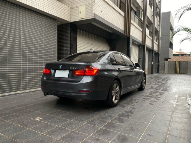 BMW寶馬 318D SEDAN  第2張相片