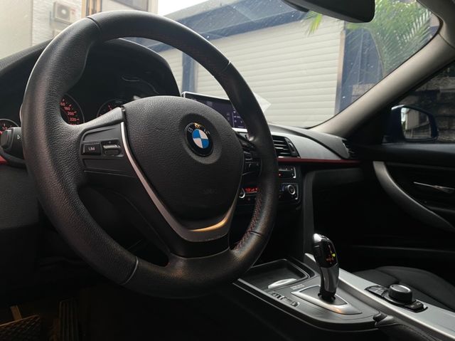 BMW寶馬 318D SEDAN  第6張相片