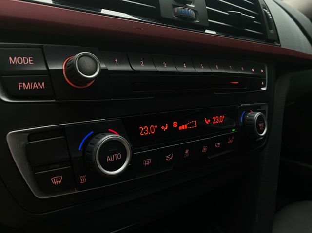 BMW寶馬 318D SEDAN  第9張相片