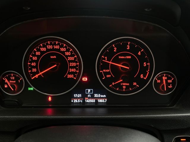BMW寶馬 318D SEDAN  第17張相片
