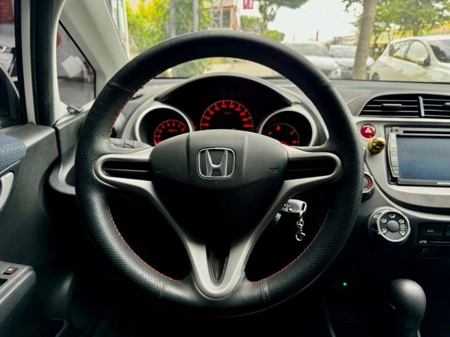 2010年FIT 1.5 好養超值代步車  第9張相片