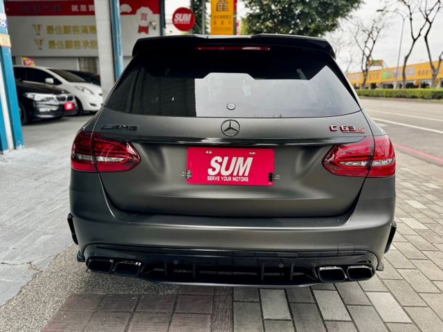 20年 改款後C63s estate 全車精品改 全車碳纖維  第9張相片
