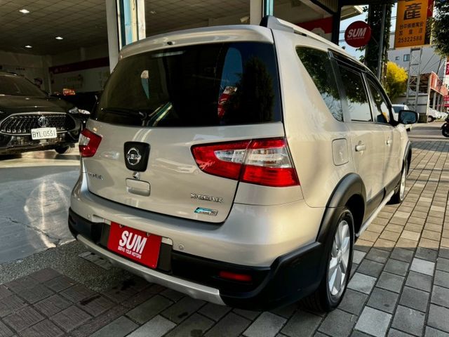 超值商用車省油好載貨 2017年LIVINA 1.6  第4張相片