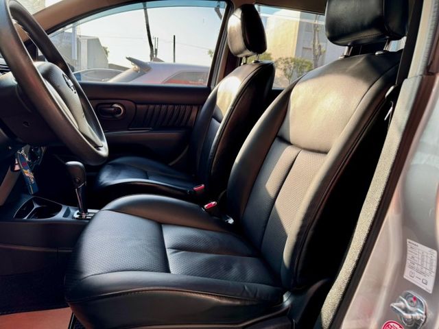 超值商用車省油好載貨 2017年LIVINA 1.6  第7張相片