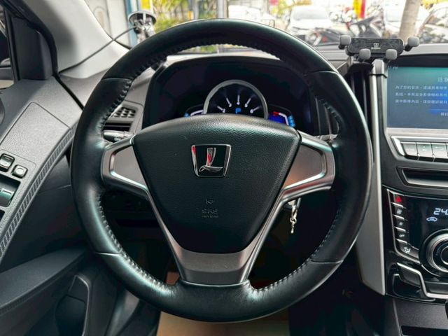 Luxgen U6 Turbo跨界小休旅CP值高!!低里程認證車五大保固  第11張相片