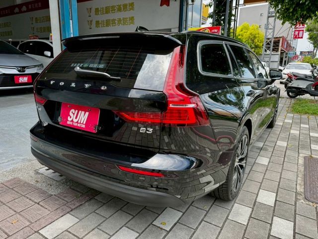 旅行式V60 B3油電  第13張相片