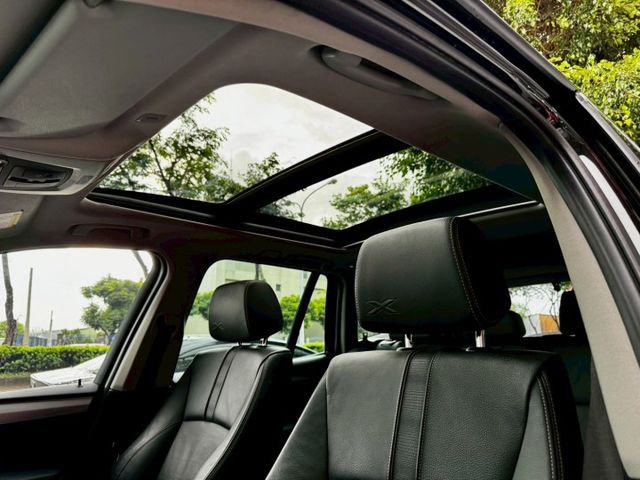 2017年式BMW X3 20i領航版汽油一手車滿配360環景/摸門/全景天窗  第13張相片