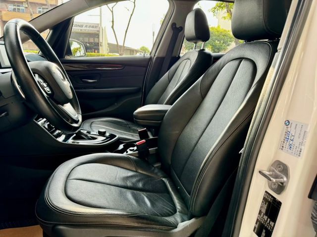 2016年式218D 柴油七人座超好開省油省稅金  第11張相片