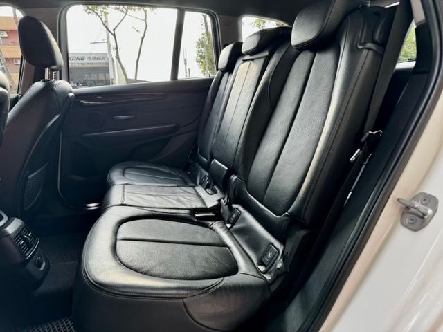 2016年式218D 柴油七人座超好開省油省稅金  第12張相片