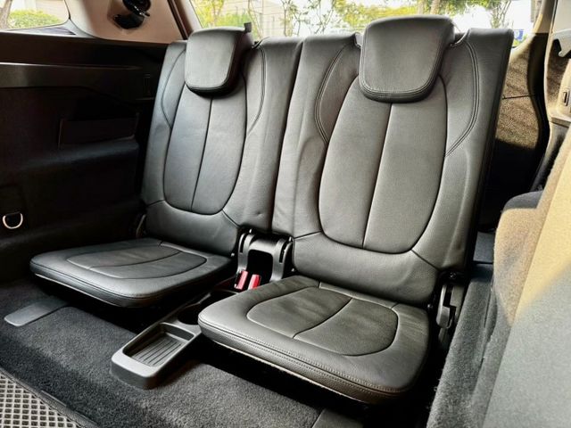 2016年式218D 柴油七人座超好開省油省稅金  第13張相片