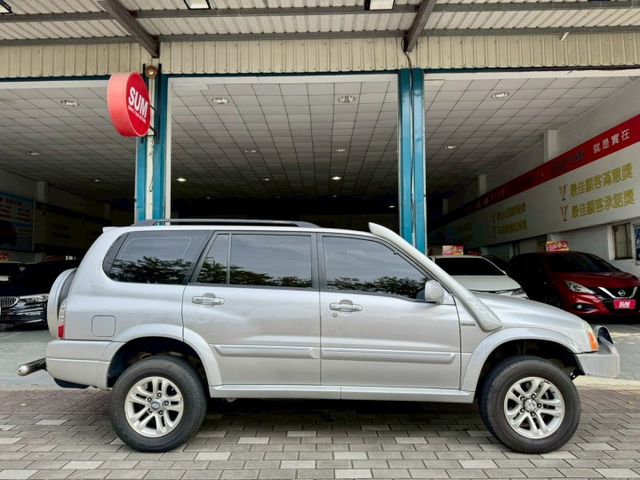 爬山涉水樣樣通V6稀有XL-7 七人座 加裝防撞桿  第4張相片