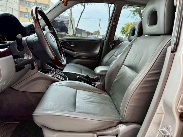 爬山涉水樣樣通V6稀有XL-7 七人座 加裝防撞桿  第8張相片