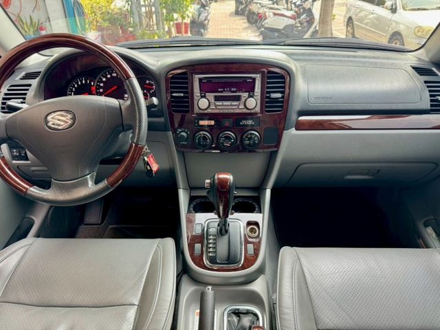 爬山涉水樣樣通V6稀有XL-7 七人座 加裝防撞桿  第10張相片