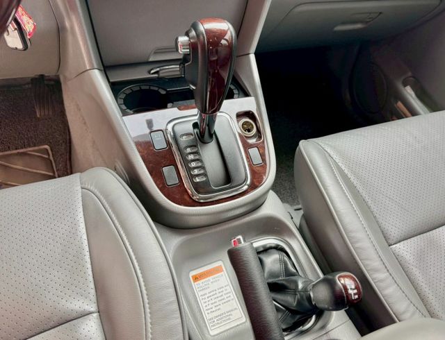 爬山涉水樣樣通V6稀有XL-7 七人座 加裝防撞桿  第11張相片