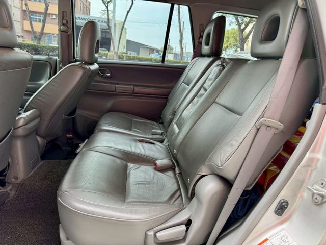 爬山涉水樣樣通V6稀有XL-7 七人座 加裝防撞桿  第12張相片