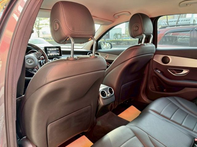 總代理賓士豪華轎車2018年式C200 低里程/環景/盲點偵測  第8張相片