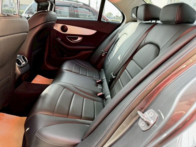 總代理賓士豪華轎車2018年式C200 低里程/環景/盲點偵測  第9張相片