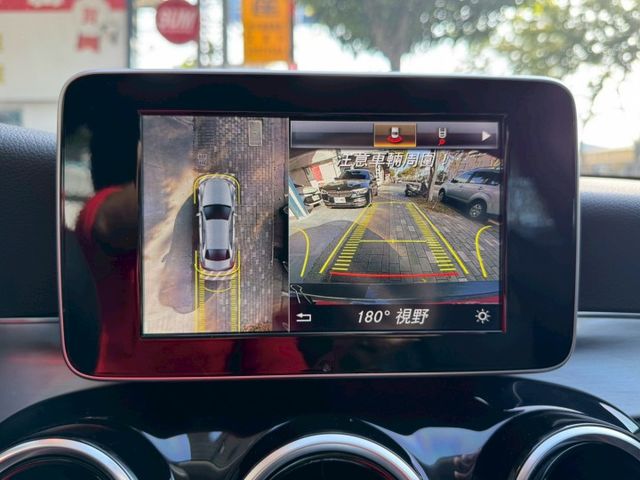 總代理賓士豪華轎車2018年式C200 低里程/環景/盲點偵測  第10張相片