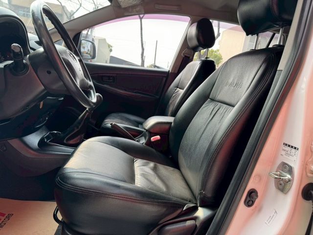 稀有手排才有力INNOVA!!是皮椅的!!  第9張相片