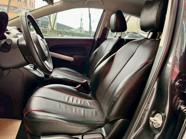 低里程5萬公里保證 MAZDA2  第12張相片
