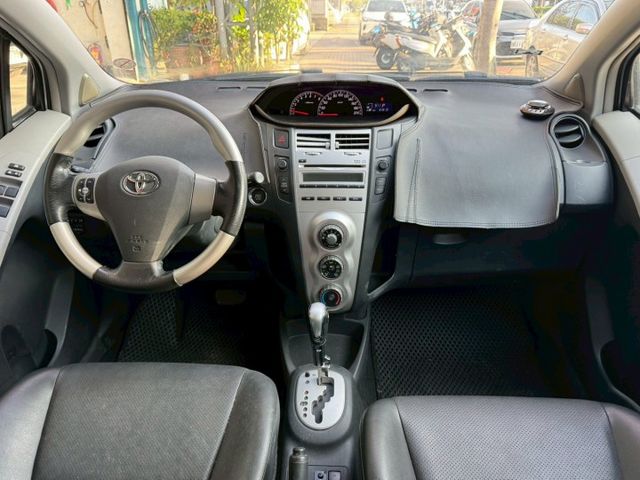 就是只跑6.4萬公里G版免鑰匙發動YARIS  第8張相片