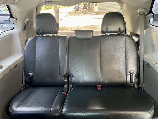 質感大型MPV/SE運動版/雙電動滑門/抬頭顯示器/盲點偵測  第7張相片