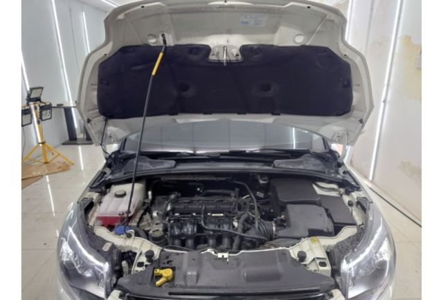 2015 Ford Focus 4D 1.6汽油運動型 認證車 便宜出清  第6張相片