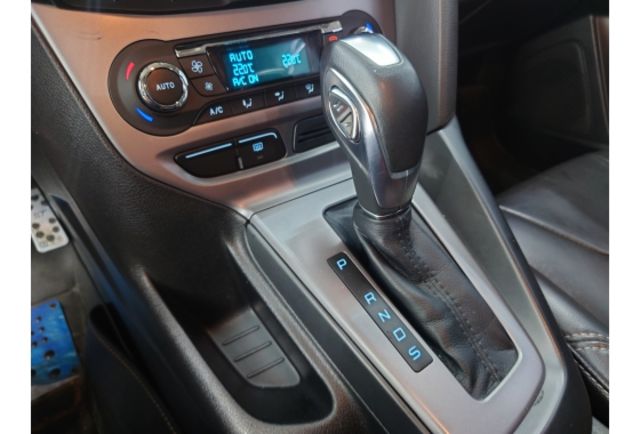 2015 Ford Focus 4D 1.6汽油運動型 認證車 便宜出清  第14張相片
