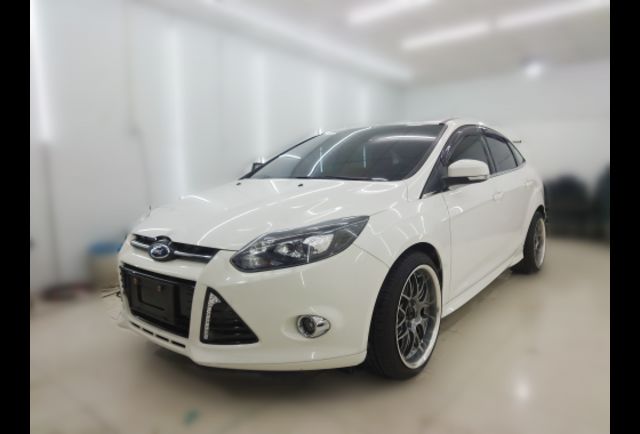2015 Ford Focus 4D 1.6汽油運動型 認證車 便宜出清  第2張相片