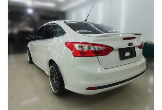 2015 Ford Focus 4D 1.6汽油運動型 認證車 便宜出清  第3張相片