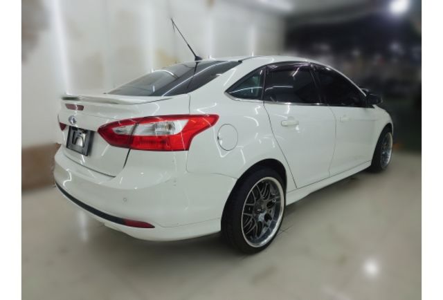 2015 Ford Focus 4D 1.6汽油運動型 認證車 便宜出清  第4張相片