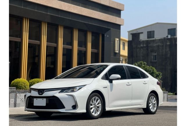 19年ALTIS HYBRID 尊爵版 安全輔助配備滿 里程7萬 省油達人  第1張相片