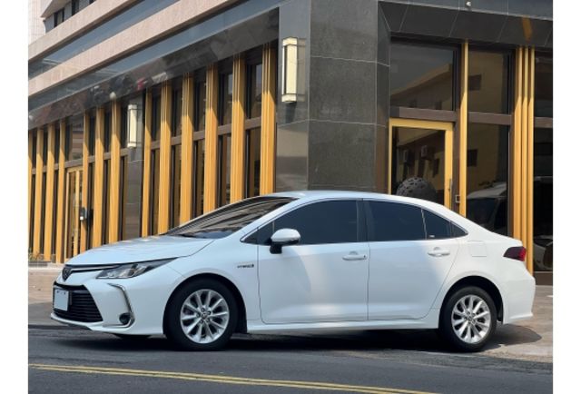 19年ALTIS HYBRID 尊爵版 安全輔助配備滿 里程7萬 省油達人  第4張相片
