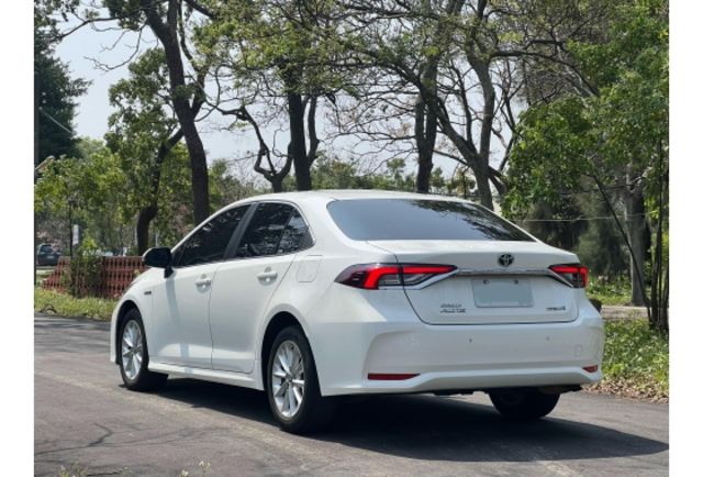 19年ALTIS HYBRID 尊爵版 安全輔助配備滿 里程7萬 省油達人  第6張相片