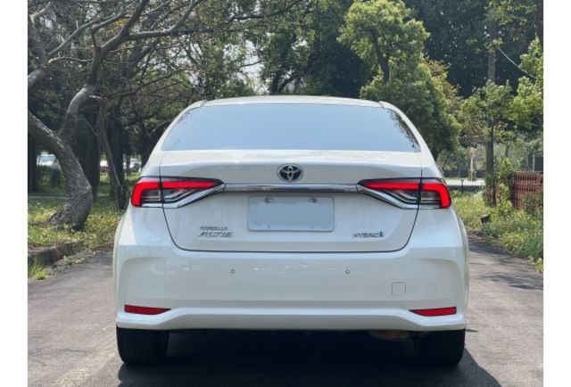 19年ALTIS HYBRID 尊爵版 安全輔助配備滿 里程7萬 省油達人  第8張相片