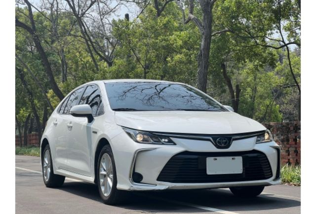 19年ALTIS HYBRID 尊爵版 安全輔助配備滿 里程7萬 省油達人  第21張相片