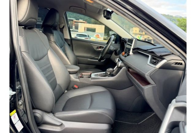 省油耐用 × 高人氣休旅車 2019年出廠，僅跑 6萬公里，車況極佳 原版件  第2張相片